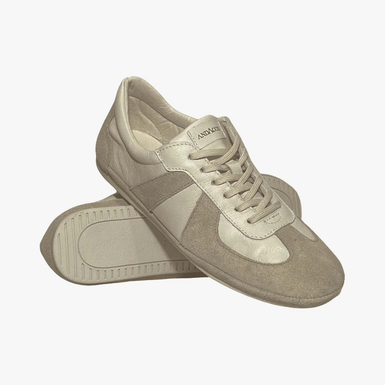 Tênis flat feminino de couro com detalhes em camurça Andacco Cód - Main Image