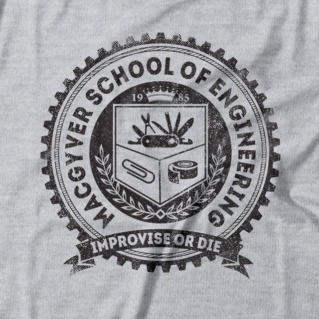 Camiseta Feminina Macgyver School