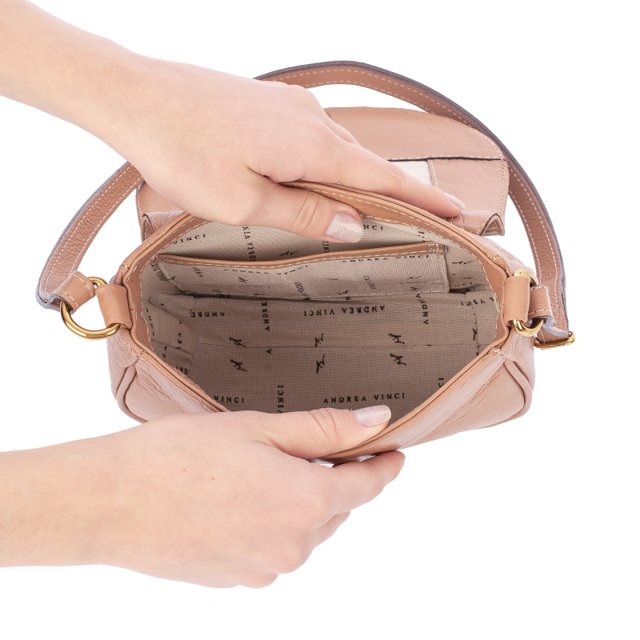 Bolsa Tiracolo De Couro Com Tampa Juni Enluaze Acessorios Em Couro E Malhas Da Serra Gaucha Bolsa Tiracolo De Couro Com Tampa Juni Enluaze Acessorios Em Couro E Malhas Da Serra Gaucha