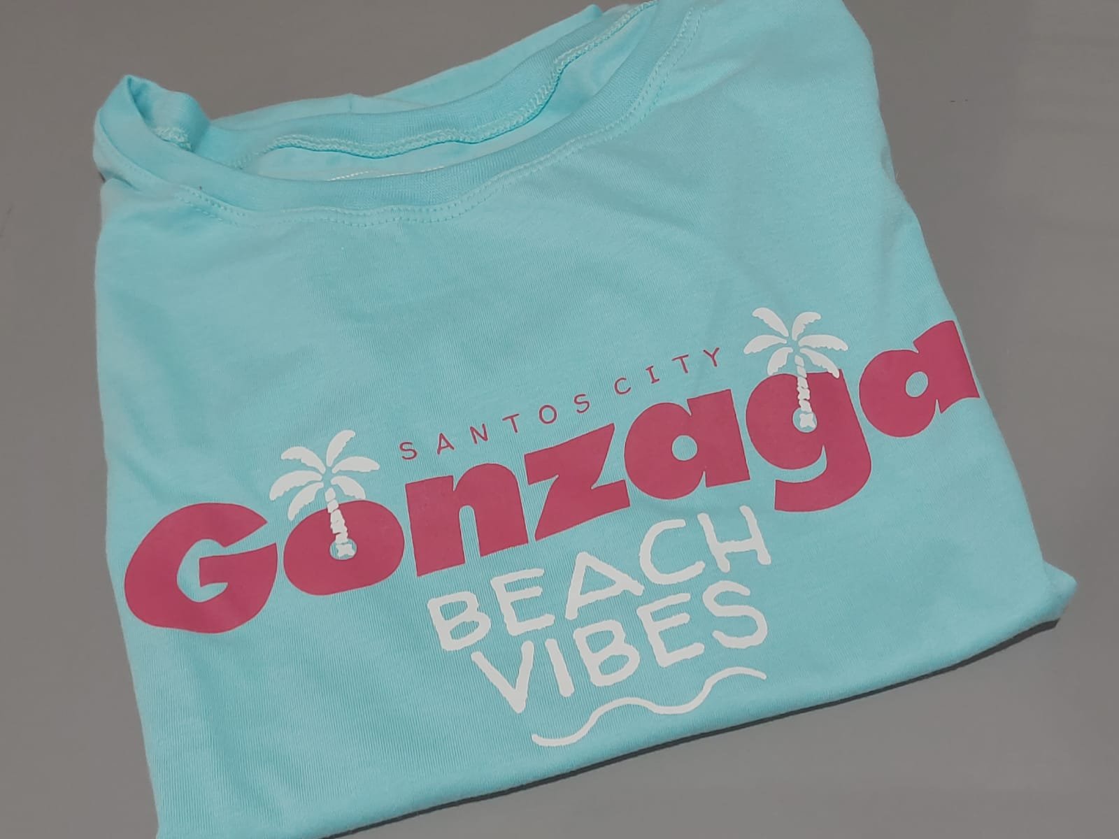Camiseta Gonzaga Beach Vibes Feminina Juicydeli Camiseta Gonzaga Beach Vibes Feminina Juicydeli