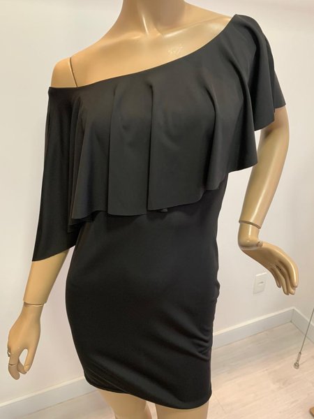 vestido midi justo ombro a ombro