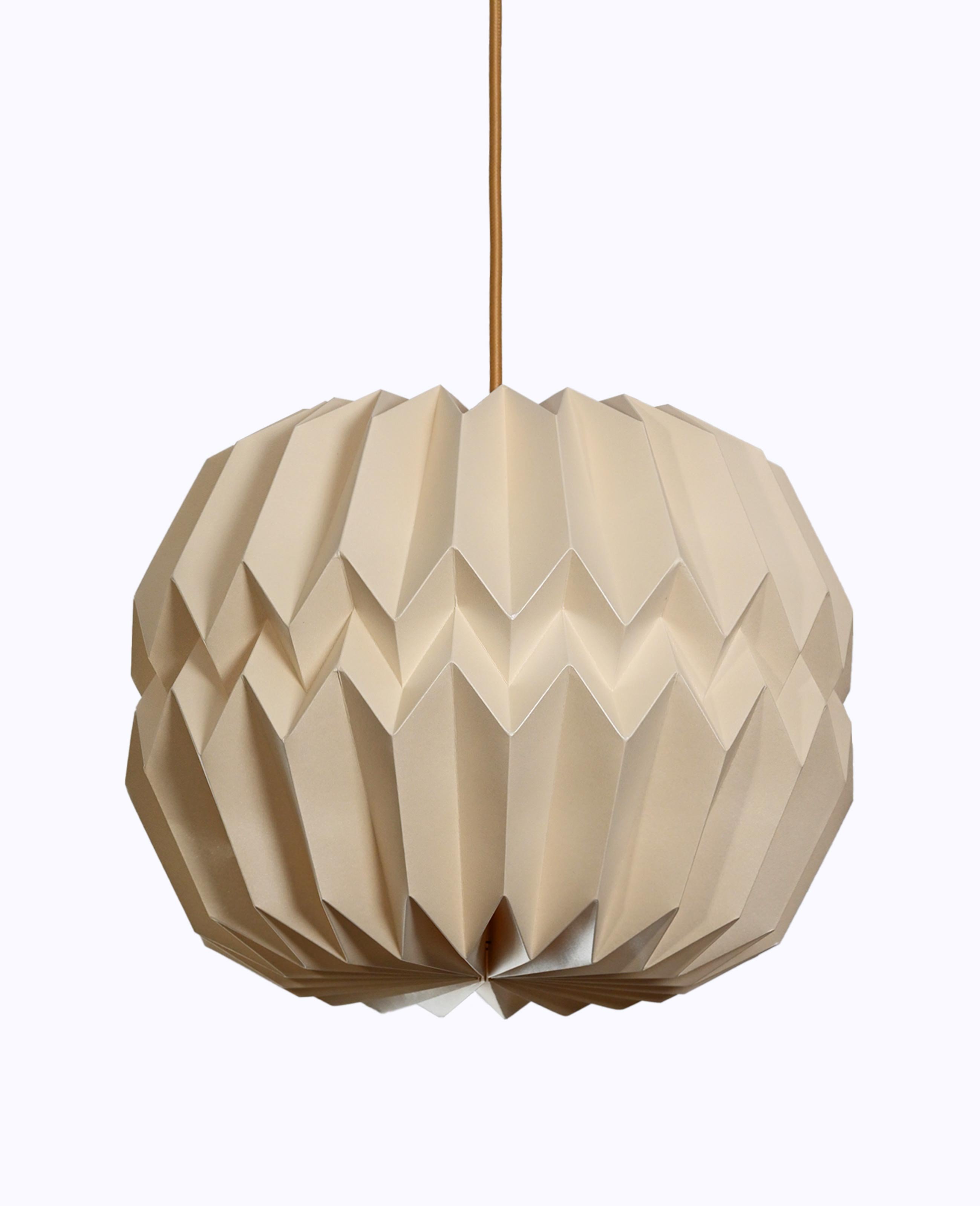 Luminária Pérola - Feita de origami em Papel | Studio Luvi