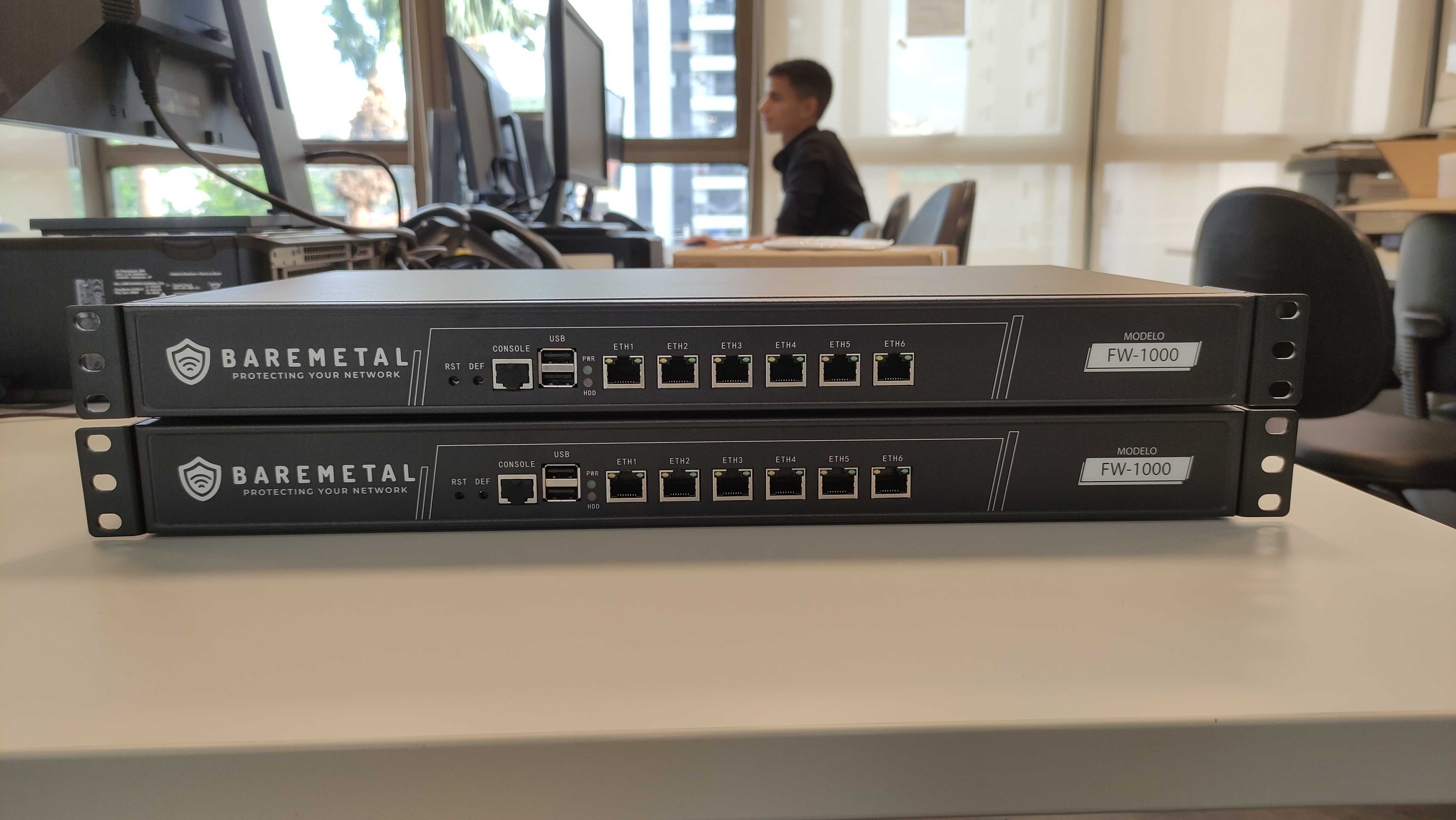 Appliance Firewall pfSense FW-1000 COM 6 Portas Gigabit E 4 PORTAS Appliance Firewall pfSense FW-1000 COM 6 Portas Gigabit E 4 PORTAS