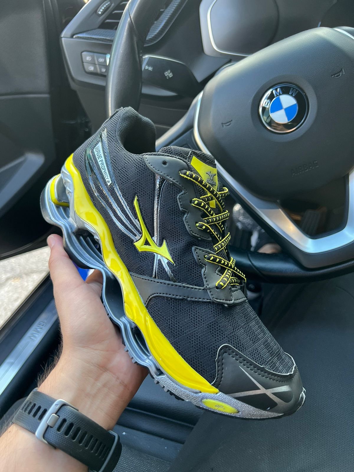 MIZUNO WAVE PROPHECY PRETO AMARELO