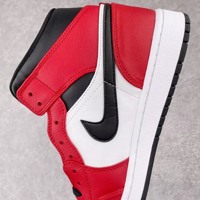 Jordan 1 best sale chicago black toe