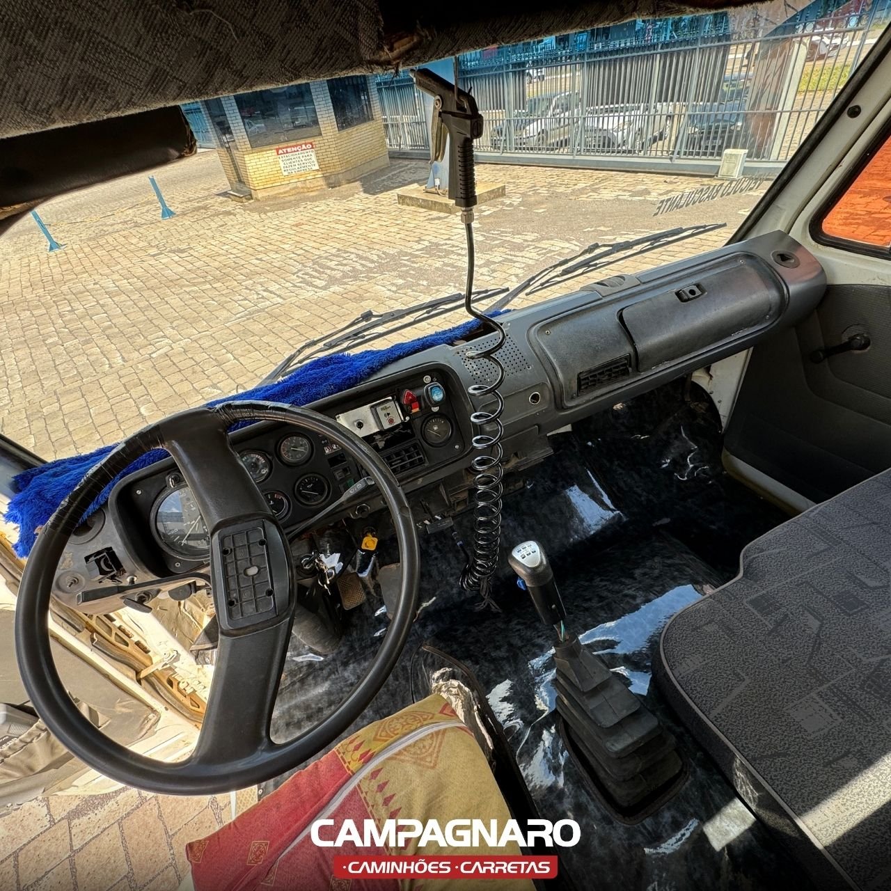 Caminhão Volkswagen 35.300 Basculante 6x2 Branco - 1993