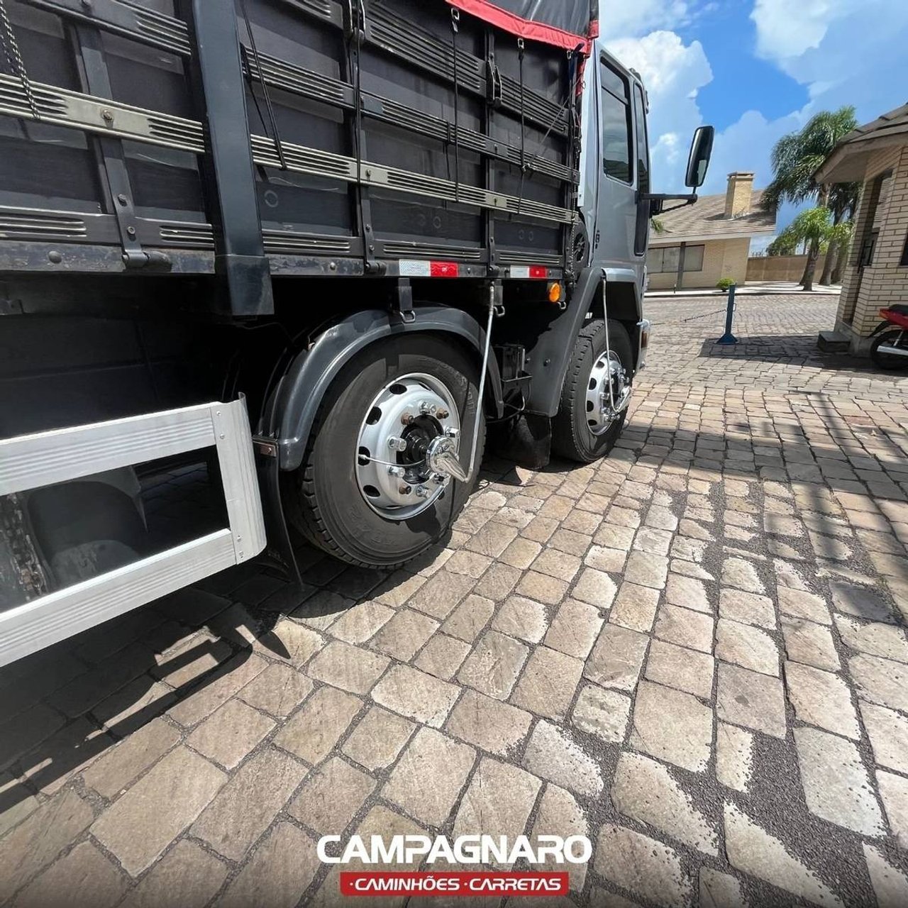 Caminhão Ford Cargo 2428 8x2 - 2007 | Campagnaro Caminhões | Campagnaro