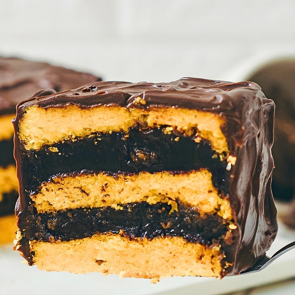 Cupcake de cenoura recheado de brigadeiro cremoso é delícia certa