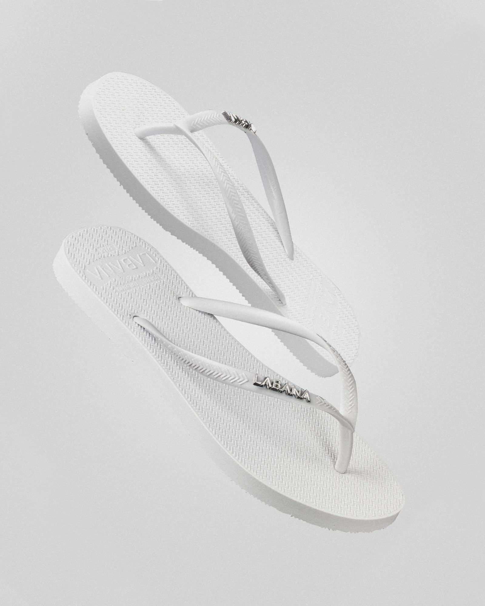 Chinelo White | LABANA