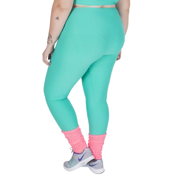 calca-lia-fitness-plus-size-em-jacquard-verde-costas-modelo