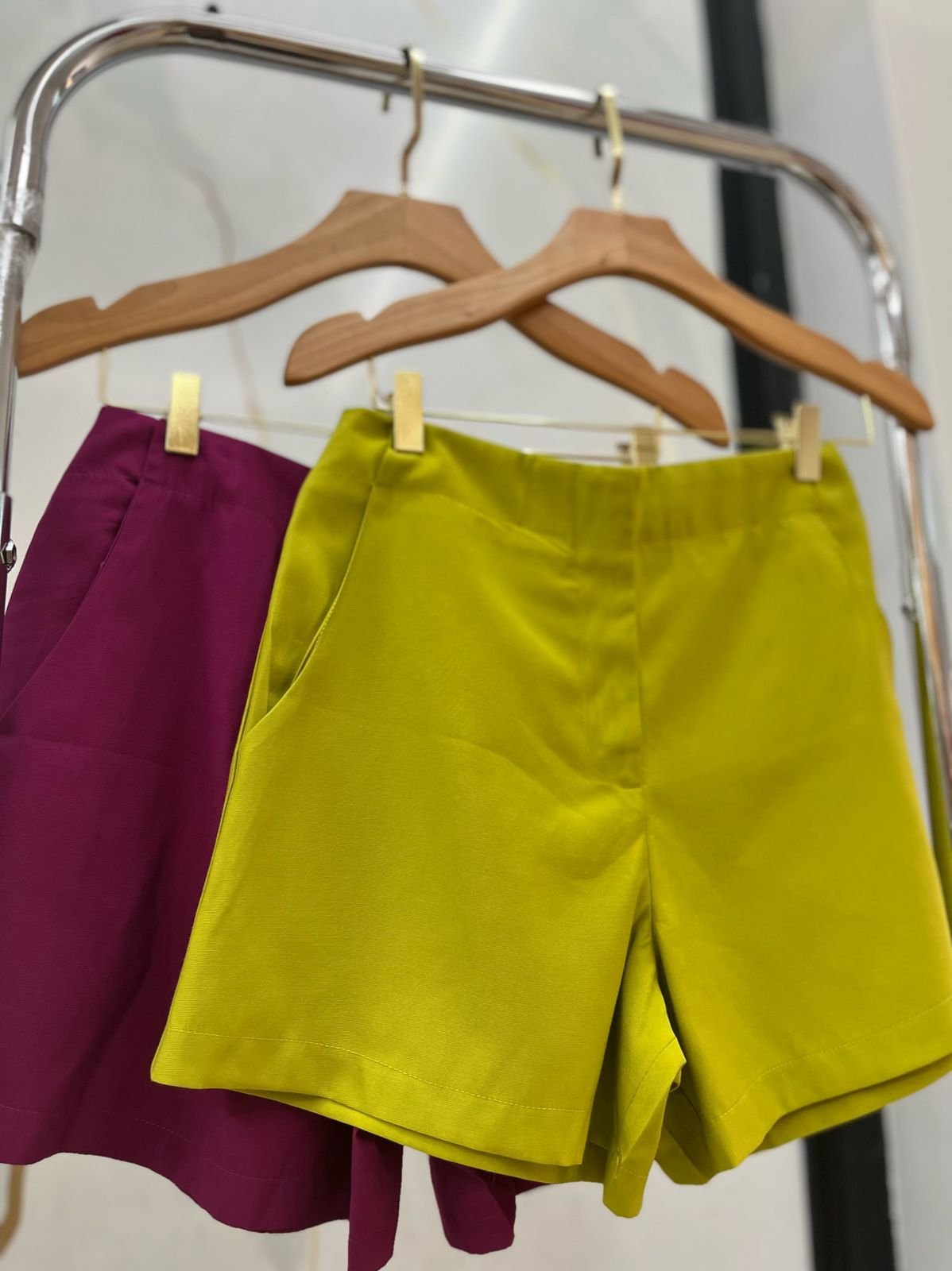 shorts de tela tiro alto