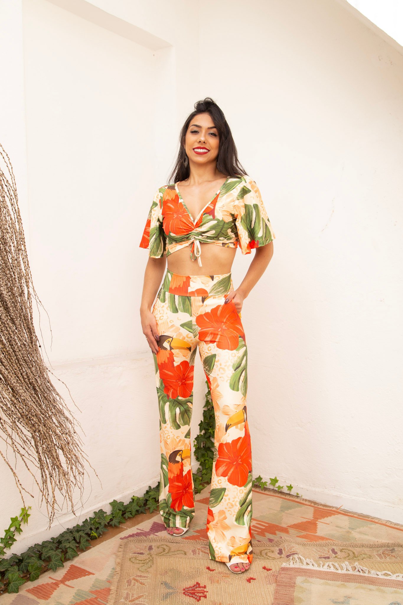 Conjunto Feminino Calça Pantalona e Cropped Manga Curta Cintura