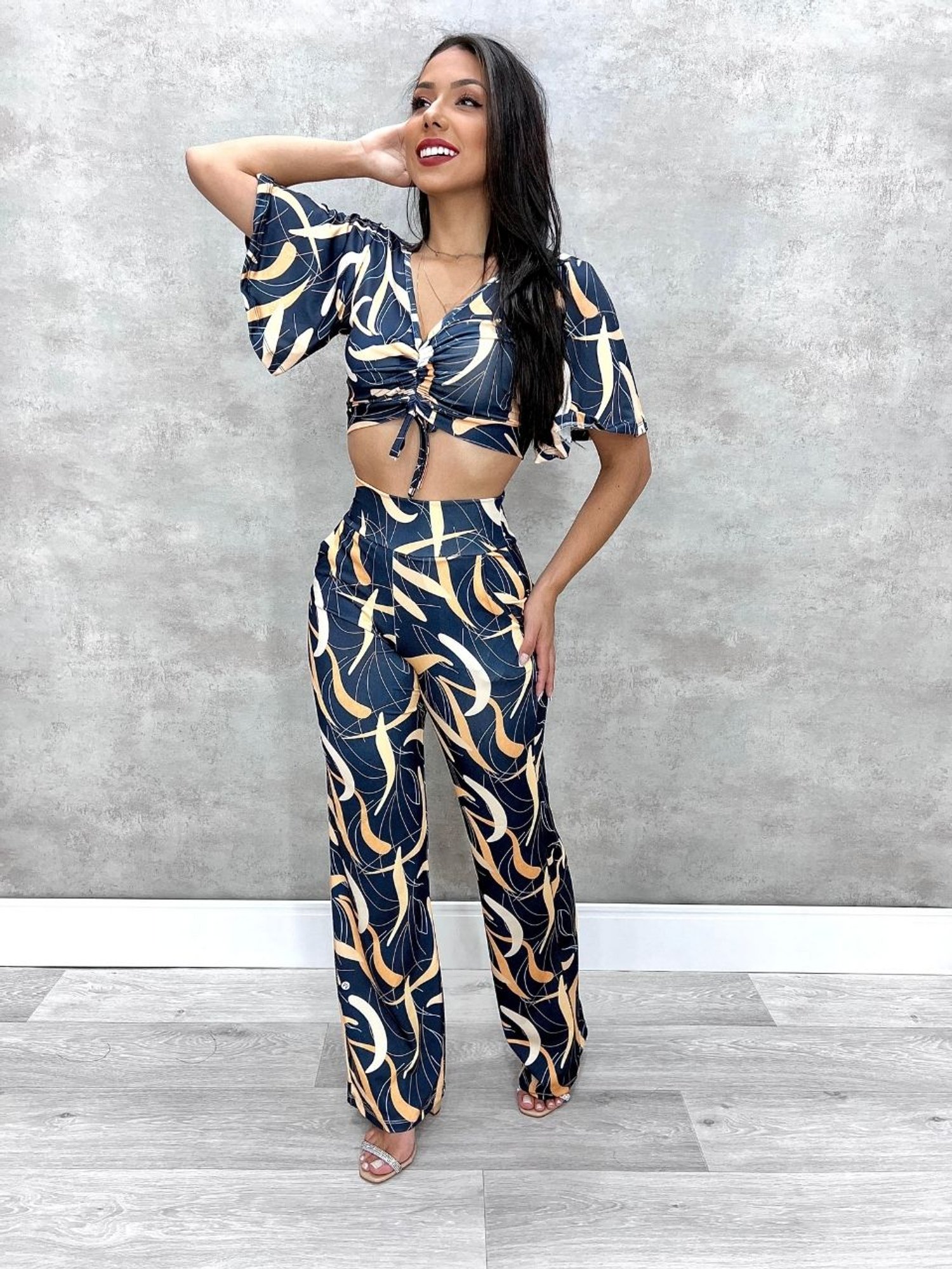 Conjunto Feminino Calça Pantalona e Cropped Manga Curta Cintura