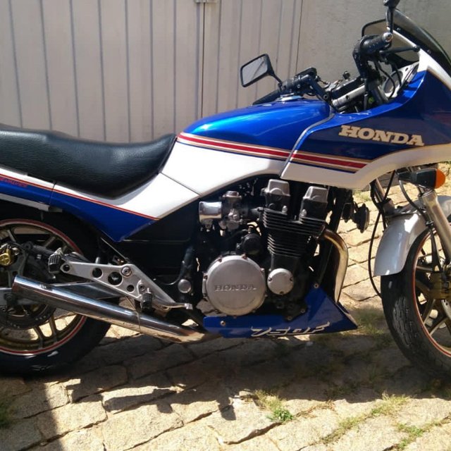 Honda CBX 750 F (Rothmans)  Classificado Vintage riders