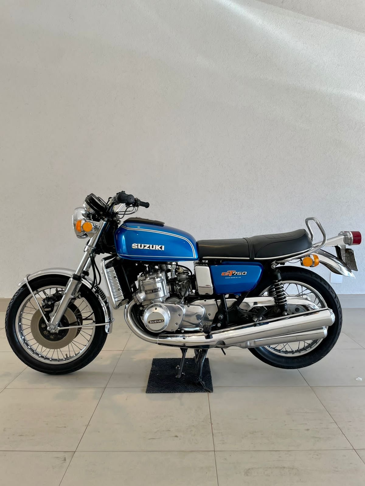 Suzuki GT 750 cc  Classificado Vintage riders