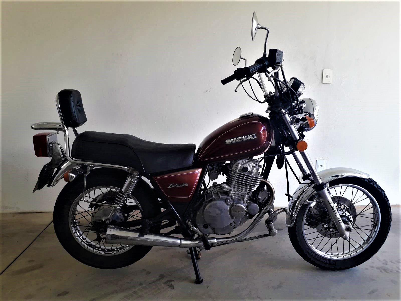 Suzuki Intruder 250 cc  Classificado Vintage riders