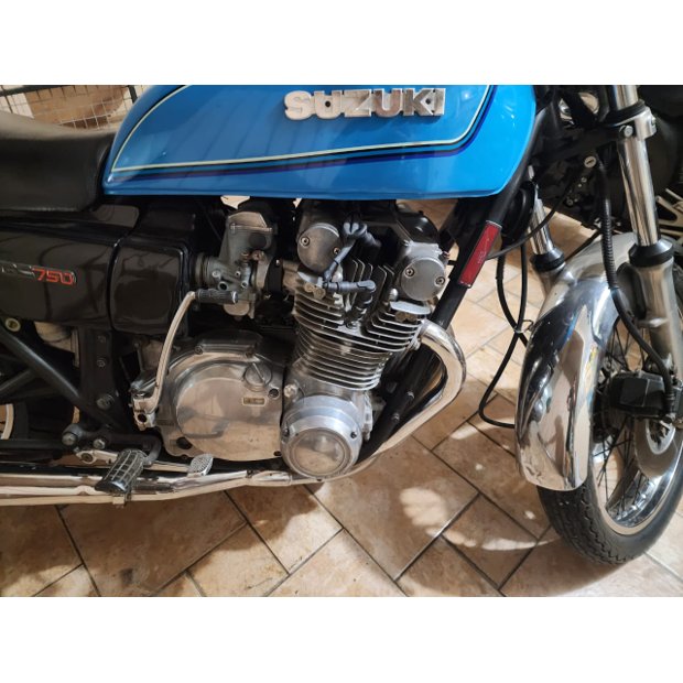 Suzuki GT 750 cc  Classificado Vintage riders