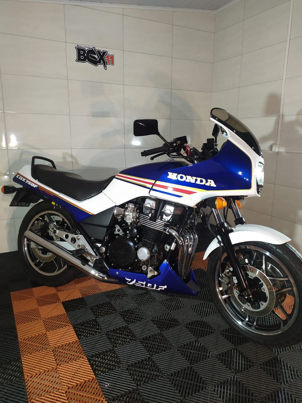 Honda CBX 750 F (Rothmans)  Classificado Vintage riders