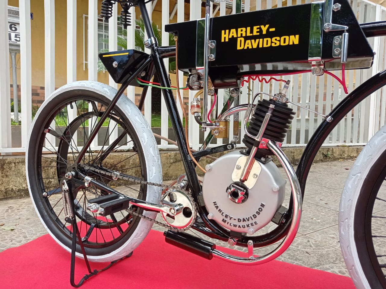 Harley Davidson heritage frecce (Usato) a Montagnola per CHF 120 - solo ritiro | Acquista su