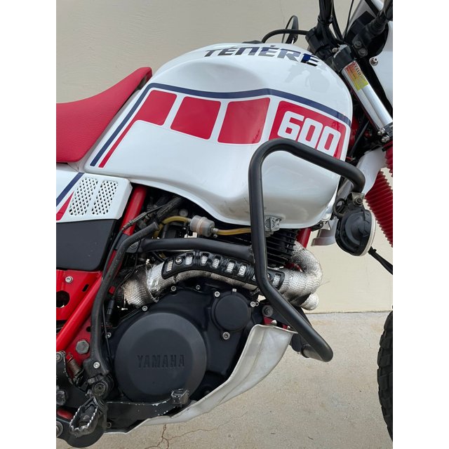 Yamaha XT 600 / XT600 Ténéré Red & White Enduro Keyring – Moto Art 0313