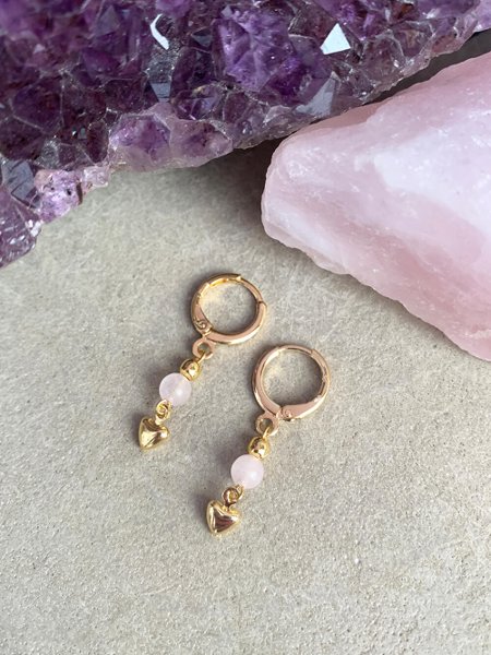 argola-coracao-quartzo-rosa-pendurados-ouro3