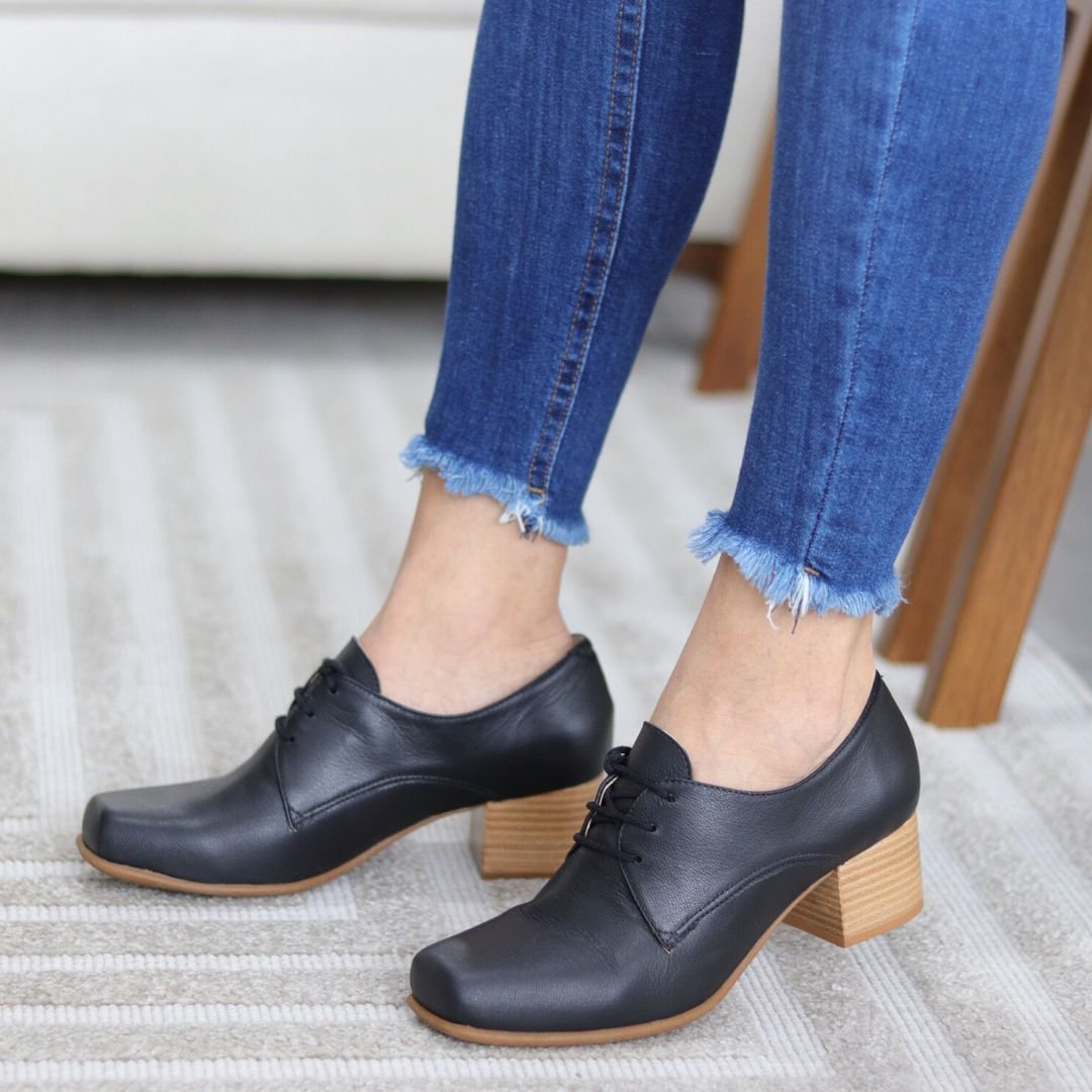 studio doe V Flats Shoes ブラック 41 STUDIO DOE】 V Flats Shoes：25,300yen（tax in） スクエア型のポイン