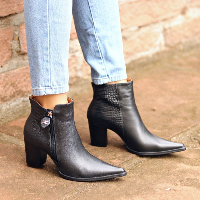 Bota Feminina Cano Curto com Zíper Dina Mirtz Melania Benett