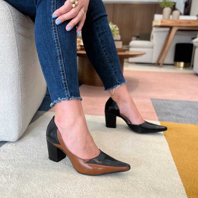 Scarpin aberto na lateral salto bloco Dina Mirtz Ref 20937 Fino