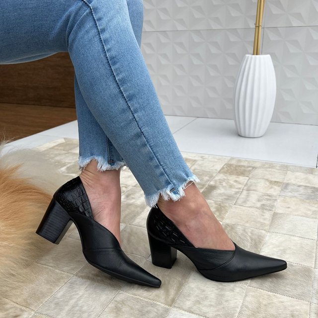 Sapato Feminino em couro Salto Grosso Dina Mirtz Fino Raro