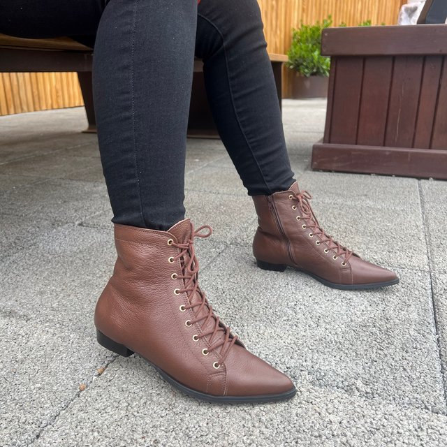 BOTA RASTEIRA EM COURO PELICA DINA MIRTZ Fino Raro Site 100