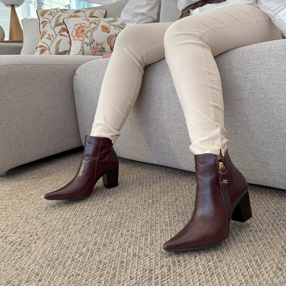 Bota Feminina Cano Curto Bico Fino Dina Mirtz Ref 20987 | Fino Raro ...