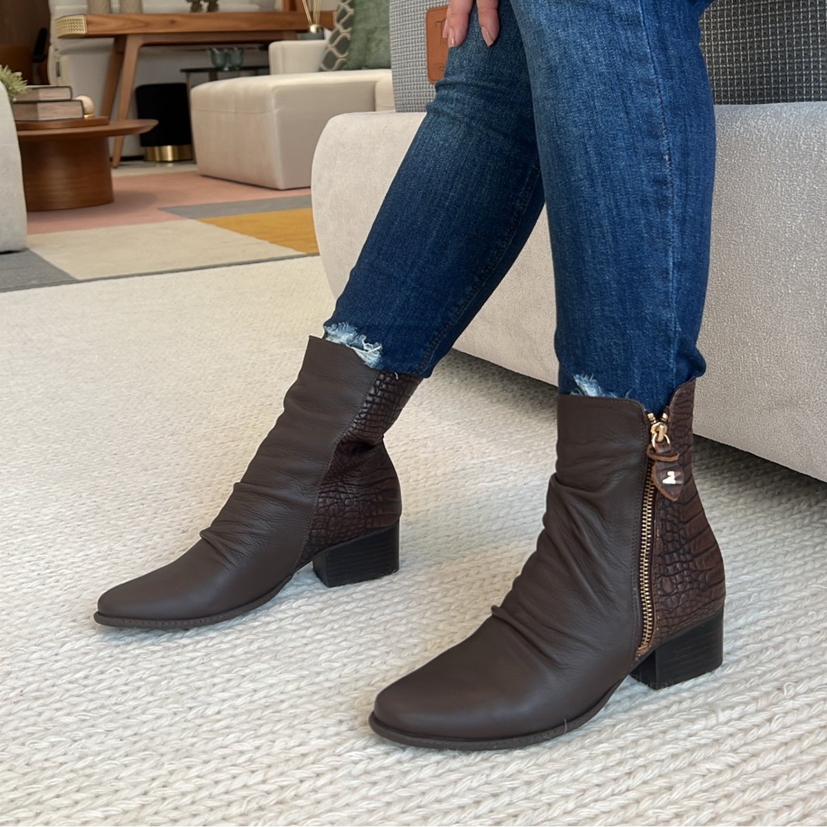 Dina Mirtz Bota Com Salto Cano Curto BOTA SALTO BAIXO CANO MÉDIO