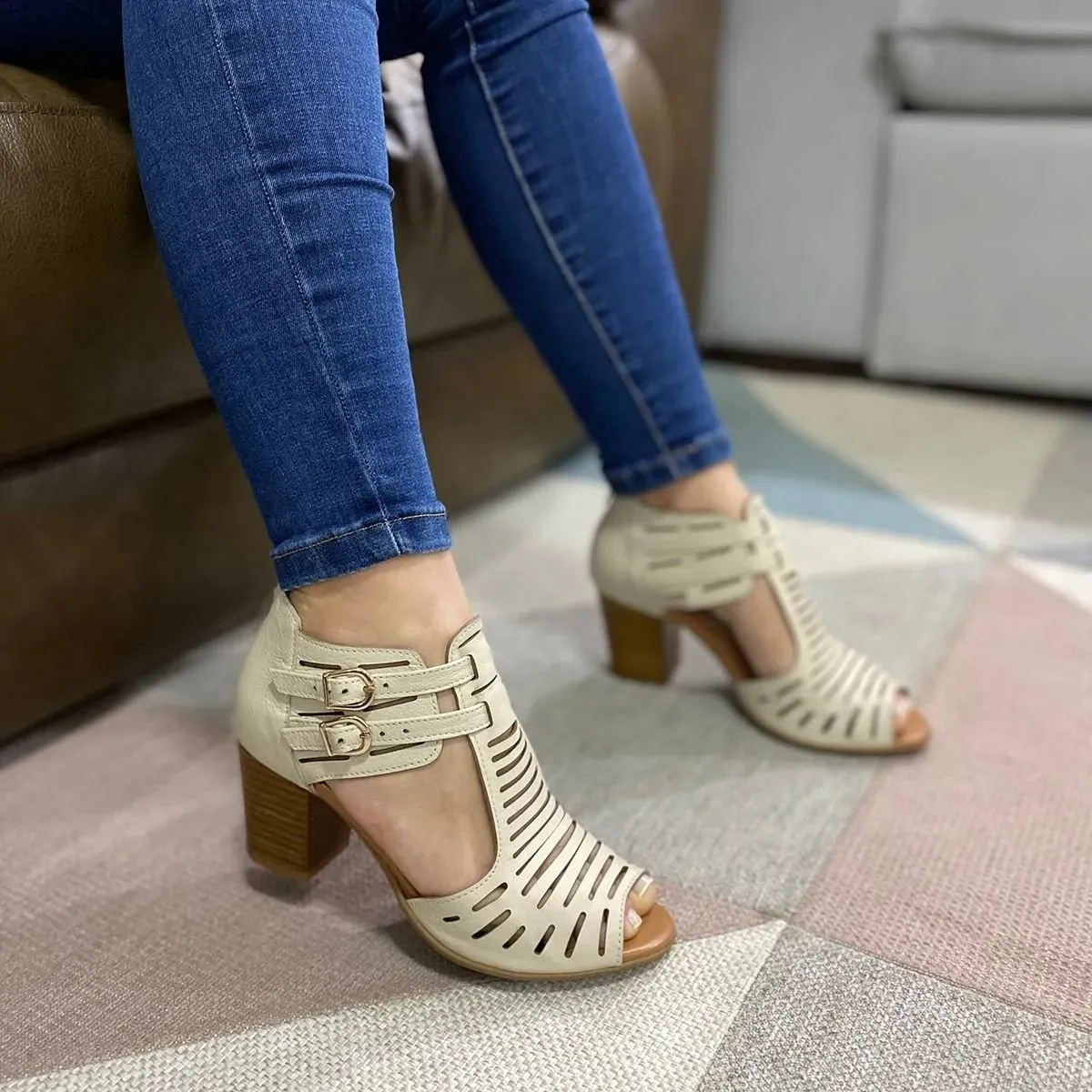 SANDÁLIA COM ZÍPER ATRAS DINA MIRTZ REF 20627 Fino Raro Site