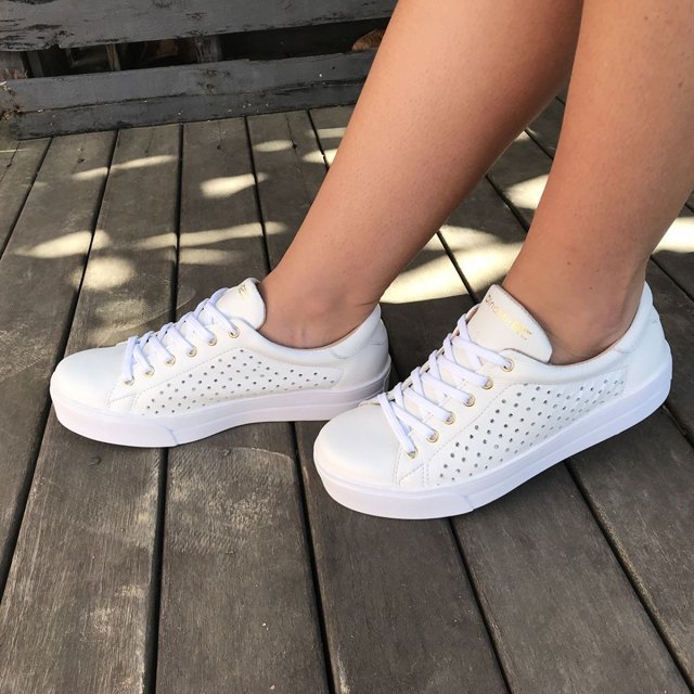 Tênis casual em couro Dina Mirtz Fino Raro Site 100%