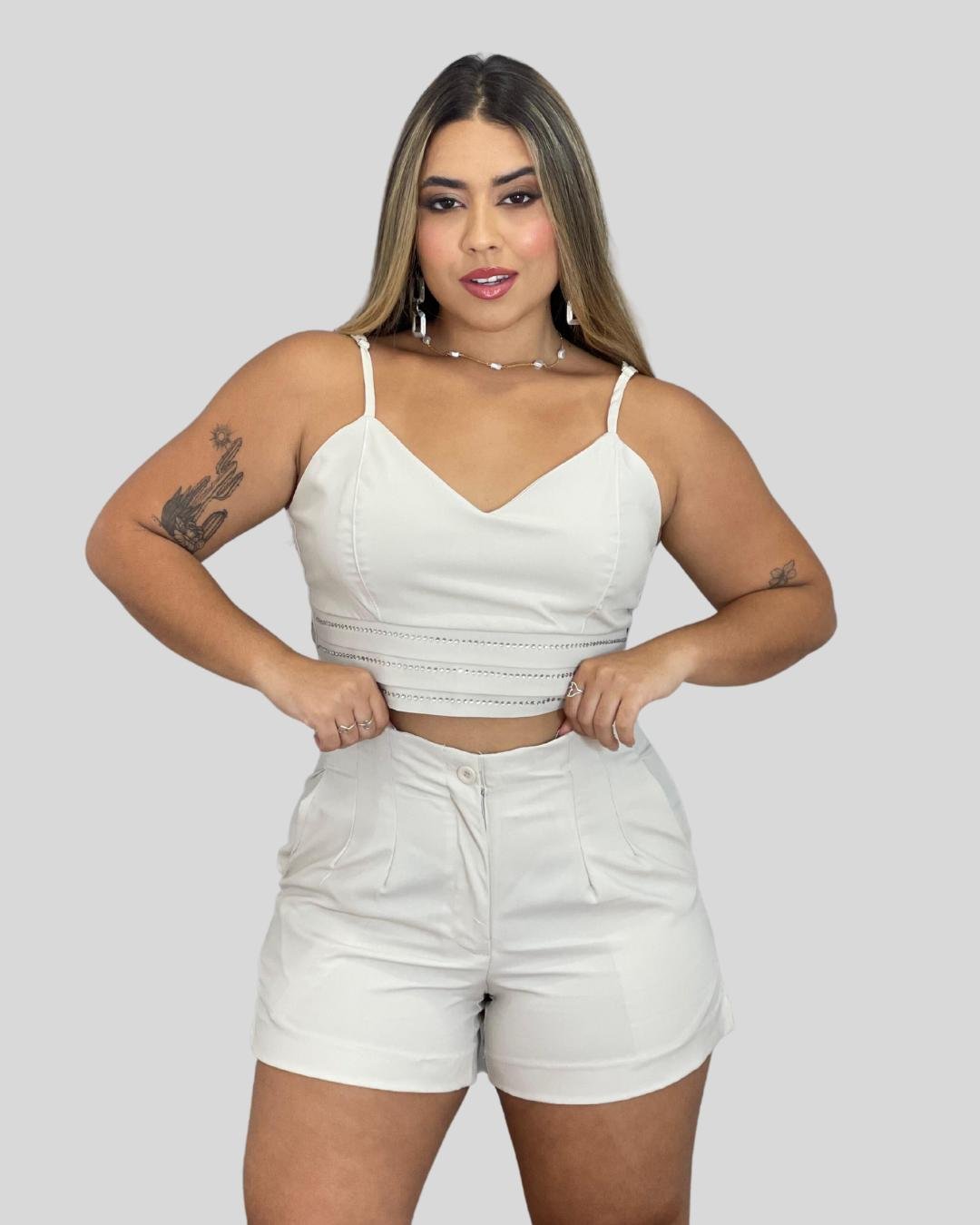 CONJUNTO FEMININO EM ALFAIATARIA LINDA MOÇA EXCLUSIVE VITORIA NUDE