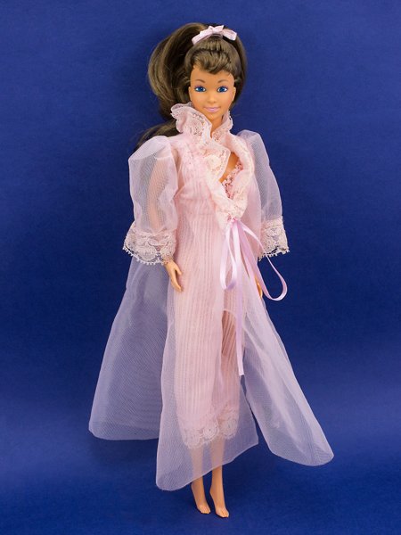 Cartela de Roupa Barbie Fashion Finds Camisa Rosa de Bolinhas e Saia Azul -  Mattel