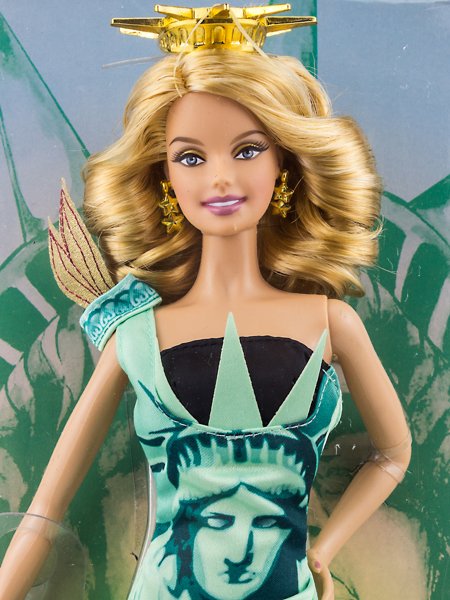 PRÉ-VENDA Boneca Barbie Collector DOTW Statue of Liberty - Mattel