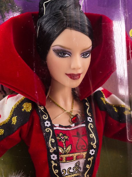 PRÉ-VENDA Boneca Barbie Collector Alice Rainha de Copas (Queen of