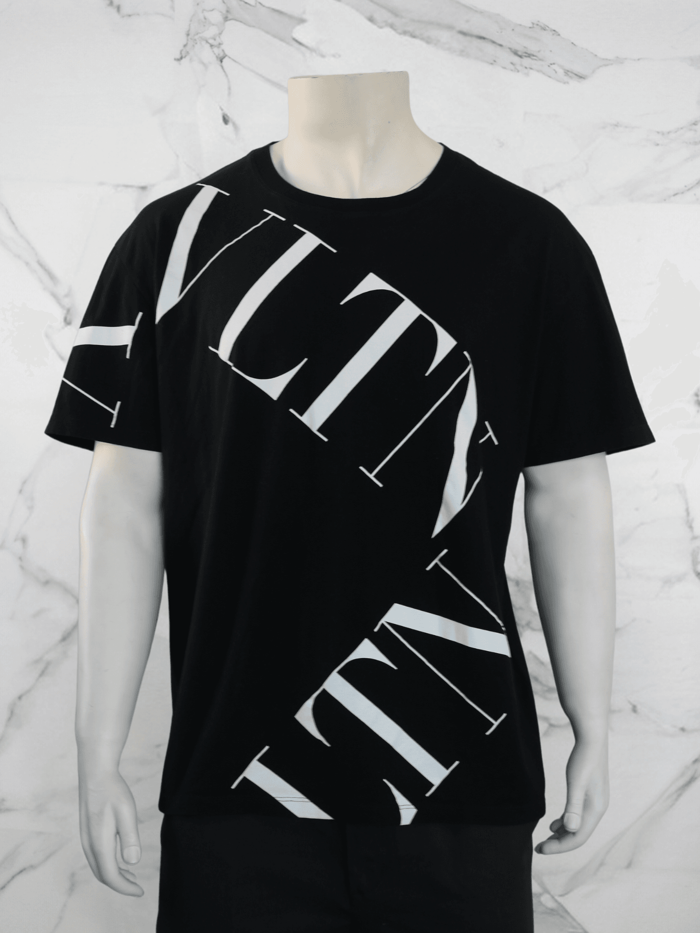 Camiseta Valentino VLTN Diagonal Preta | Zivē Club