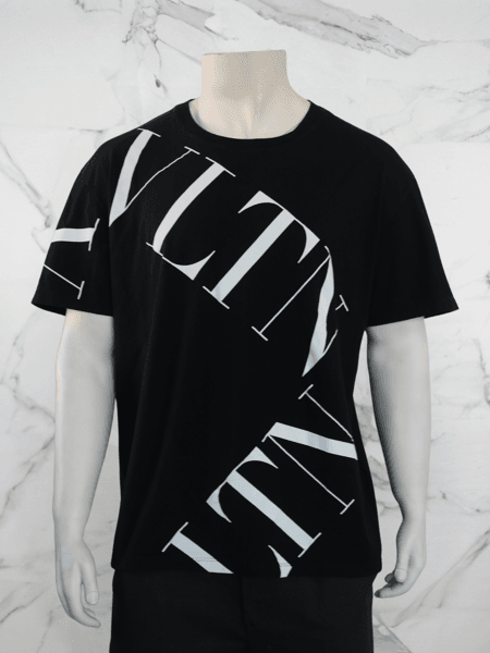 Camiseta Valentino VLTN Diagonal Preta | Zivē Club