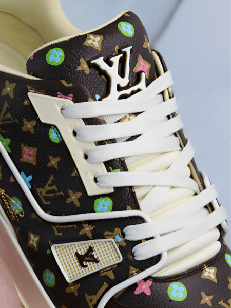 ＬOＵIＳ　VＵＴＴ ＯN Tênis Louis Vuitton Trainer by Tyler The Creator Moka | Zivē Club