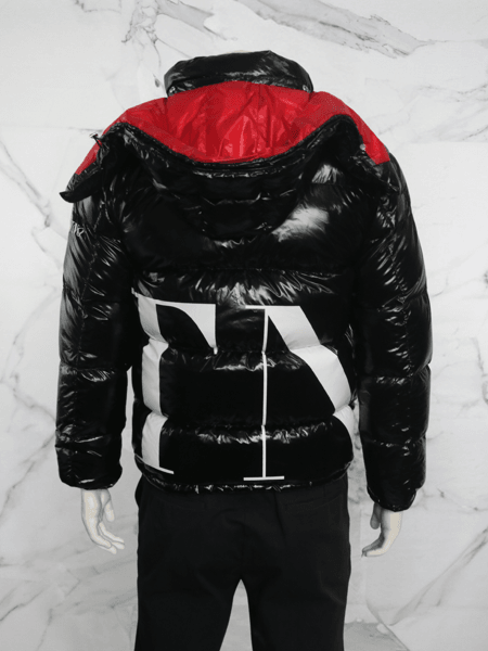 Casaco Moncler x Valentino Lobelia Giubbotto VLTN Preto | Zivē Club