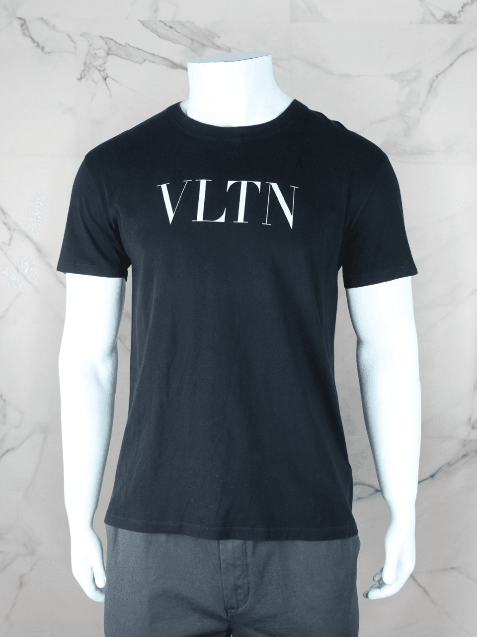 Camiseta Valentino VLTN Logo Preta | Zivē Club