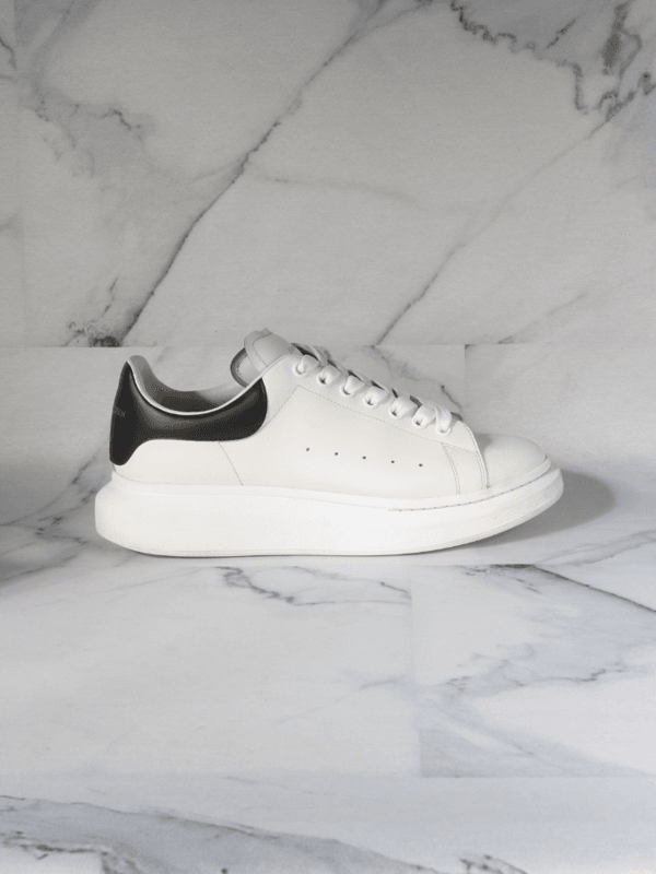 Tênis Alexander McQUEEN Oversized Branco e Preto | Zivē Club