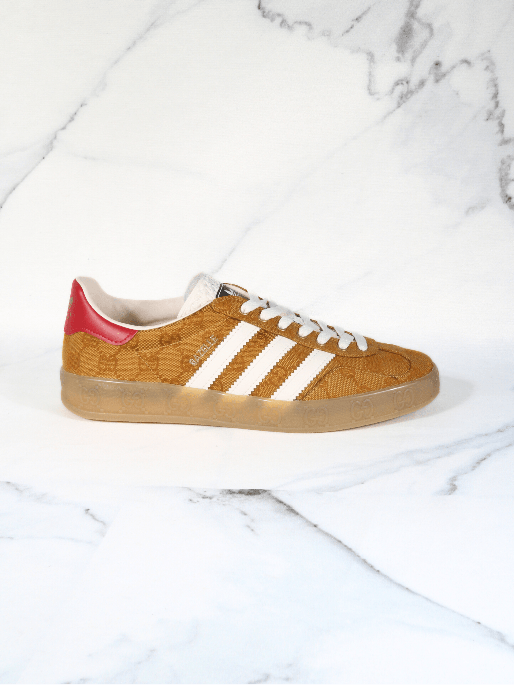 Tênis Gucci x Adidas Gazelle GG Monograma Mostarda | Zivē Club