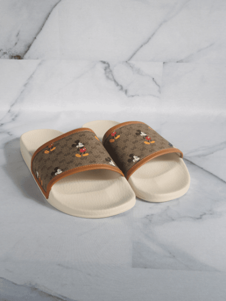 Chinelo Slide Gucci x Disney Mickey GG Canvas Marrom | Zivē Club