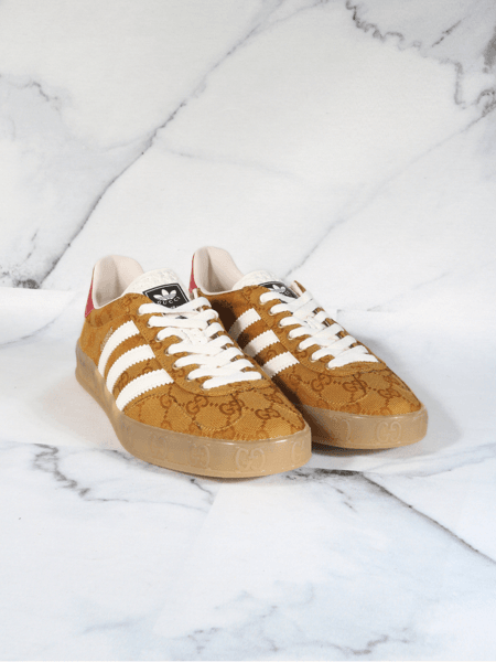 Tênis Gucci x Adidas Gazelle GG Monograma Mostarda | Zivē Club