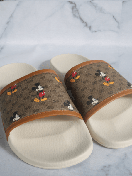 Chinelo Slide Gucci x Disney Mickey GG Canvas Marrom | Zivē Club
