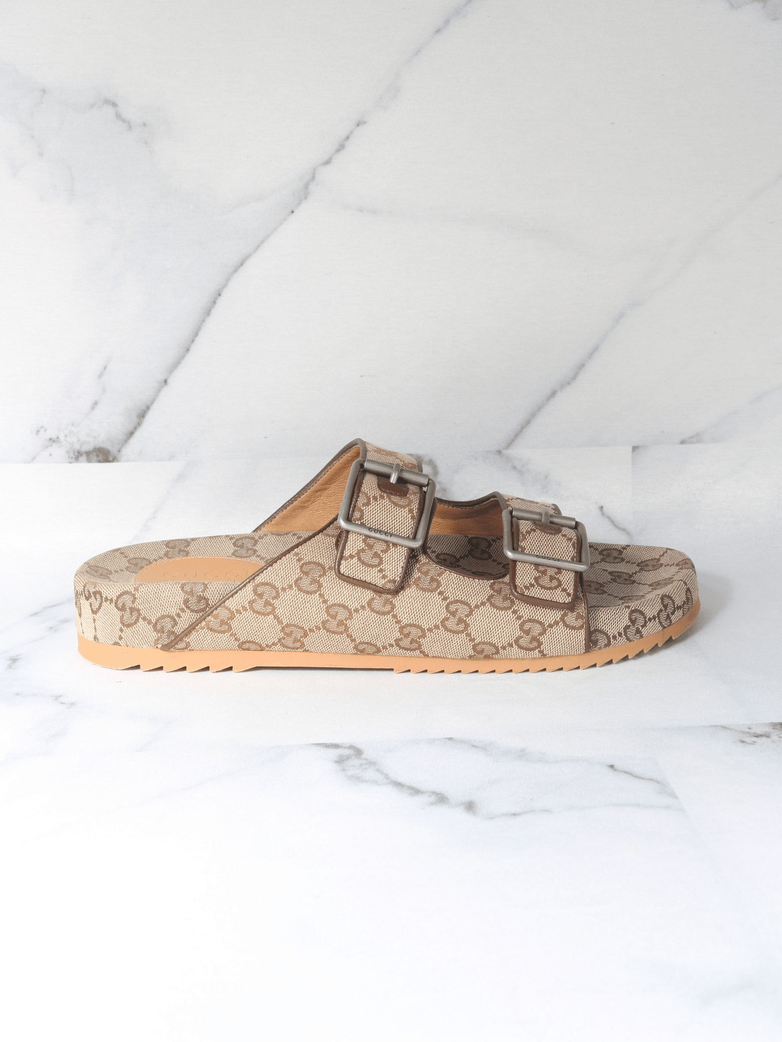 Chinelo Slide Gucci GG Supreme Marrom | Zivē Club
