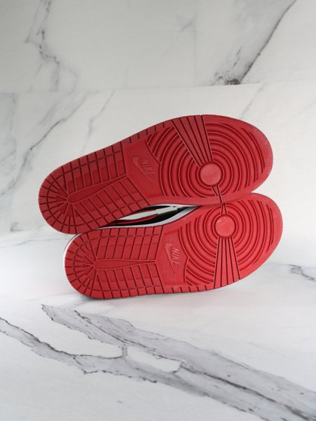 Tênis Nike Air Jordan 1 Mid Vermelho/Preto | Zivē Club